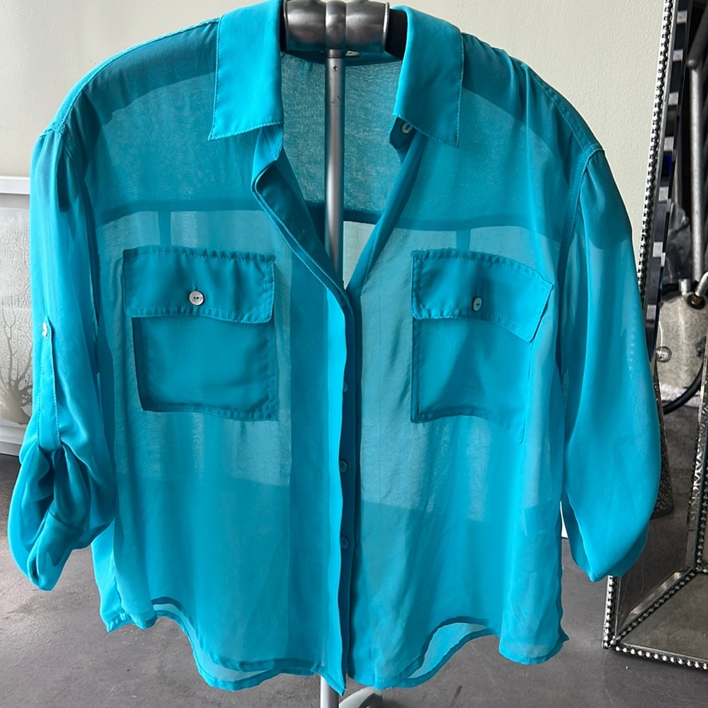 Fun electric blue boxy blouse. Wear over a high pencil skirt or boxy trousers.